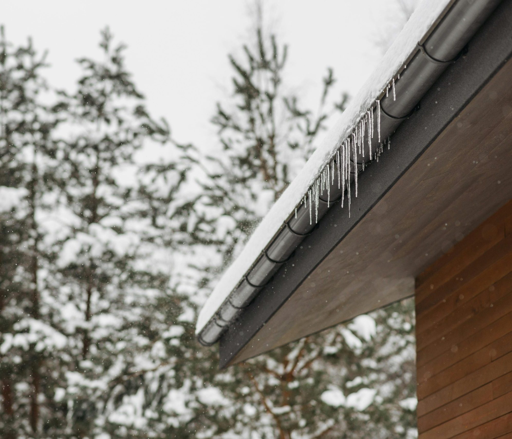 gutter, proper gutter, gutter protection, winter weather, exterior renovation, snow, heavy rain, how gutters protect siding and windows